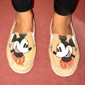 CROCS/DISNEY MICKEY MOUSE CANVAS LOAFERS